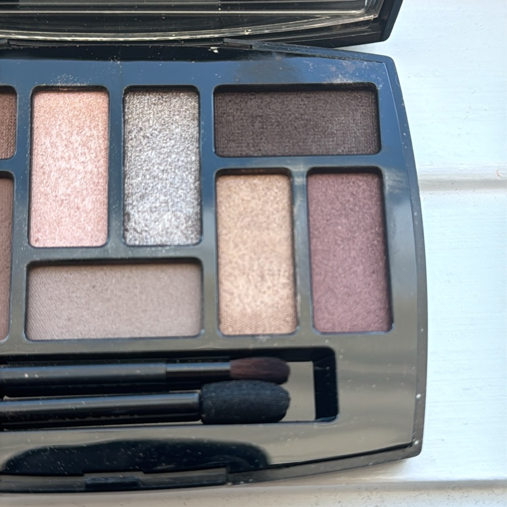 CHANEL Eyeshadow Palette with Warm and Neutral Tones Les Indispensables - Picture 4 of 7